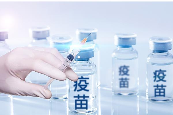 我國新冠疫苗累計(jì)接種近24億劑次，專家回應(yīng)熱點(diǎn)問題